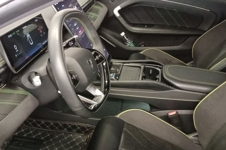 哪吒汽车 哪吒GT 2024 汽车图片 #19