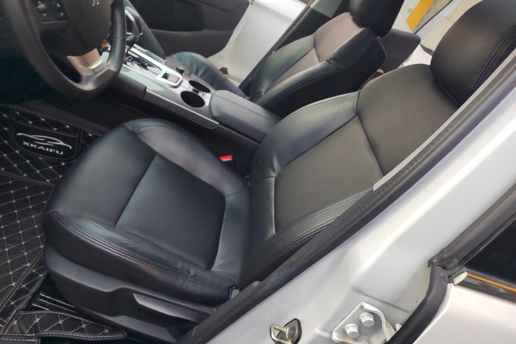 Peugeot 3008 2018 car image #19
