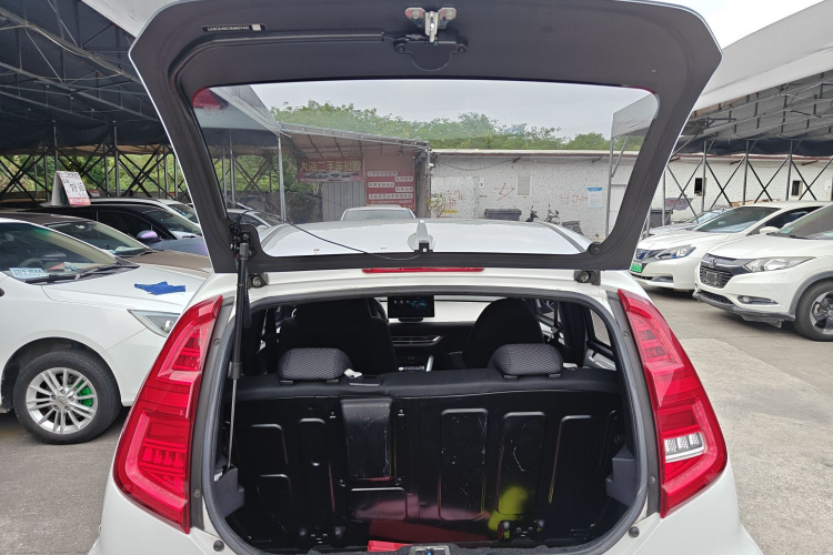 BYD e1 2019 car image #19