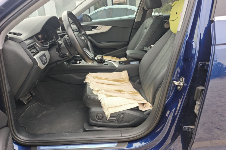 Audi A4 2017 car image #19