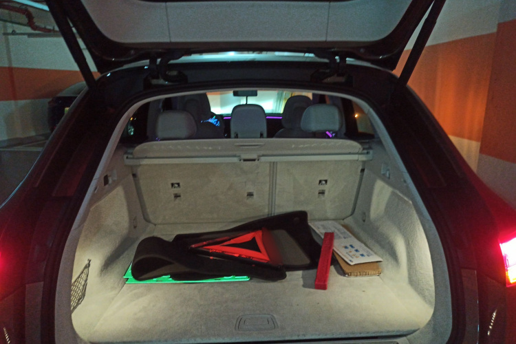 Mercedes-Benz EQE SUV 2023 immagine di auto #19