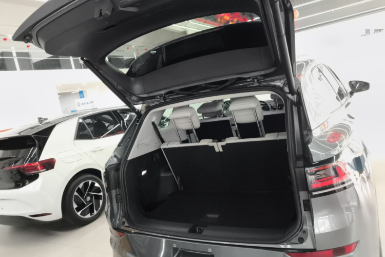 Volkswagen ID.6 X 2023 car image #19