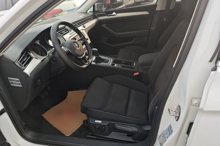 Volkswagen Passat Variant 2017 immagine di auto #19