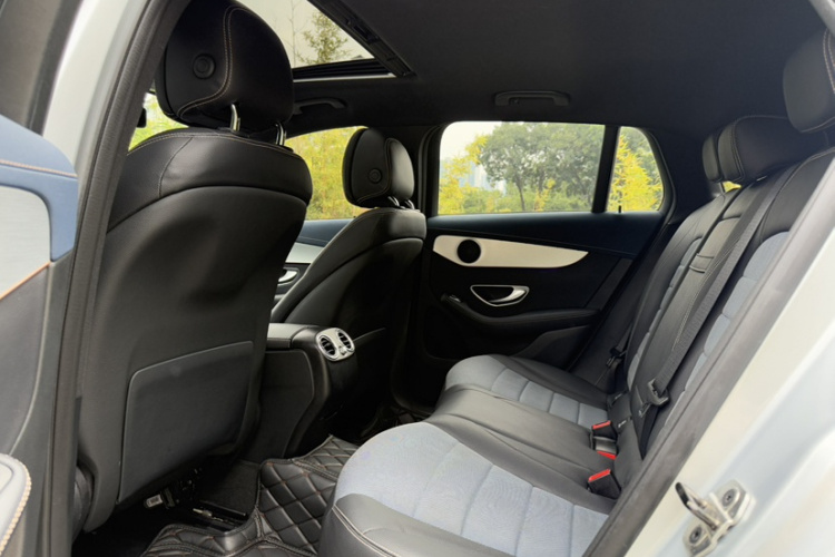 Mercedes-Benz EQC Class 2022 car image #19