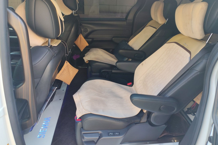 Toyota Sienna 2023 #19 Toyota Sienna 2023 car image #19