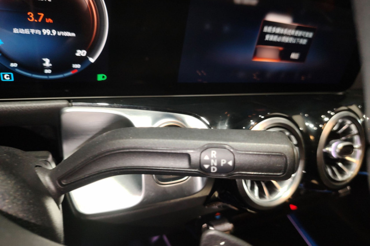 Mercedes-Benz GLB Class 2022 #19 Mercedes-Benz GLB Class 2022 car image #19