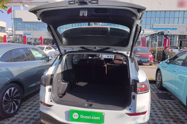 Volkswagen ID.6 X 2022 immagine di auto #19