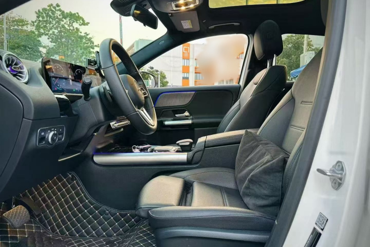 Mercedes-Benz EQA Class 2022 immagine di auto #19