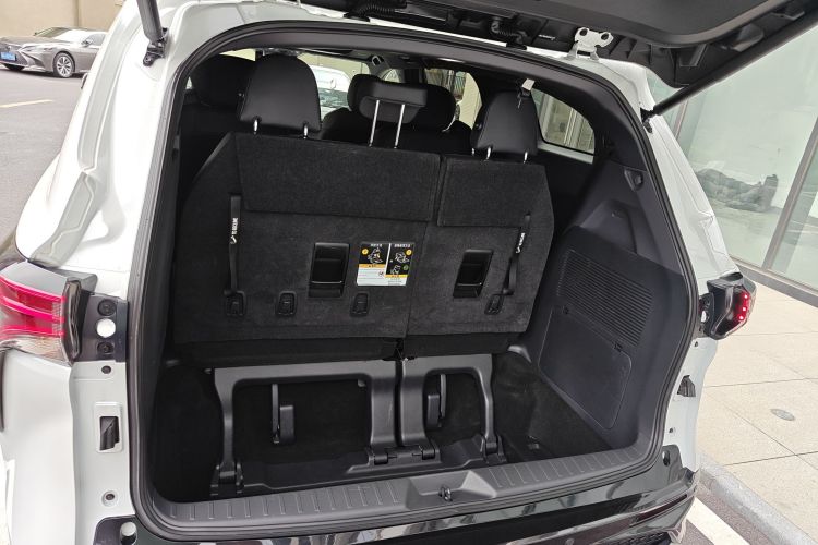 Toyota Granvia 2023 immagine di auto #19