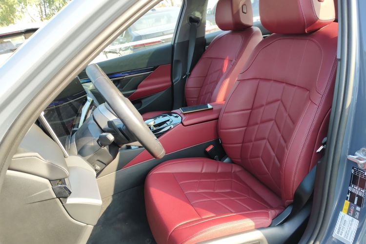 BMW i5 M60 2024 car image #19