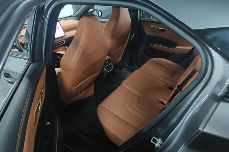 哪吒汽车 哪吒X 2023 汽车图片 #19