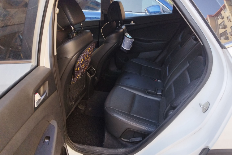 Hyundai Tucson (Imported) 2016 car image #19