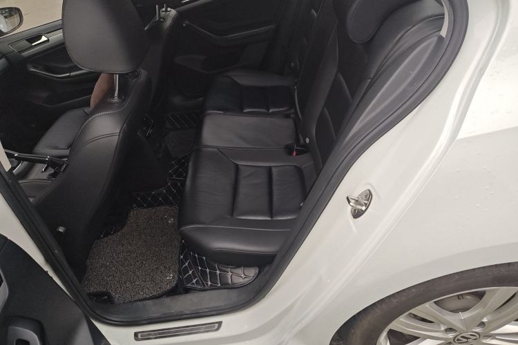 Volkswagen Sagitar 2018 immagine di auto #19