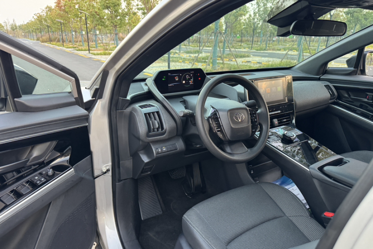 Toyota bZ4X 2022 immagine di auto #19