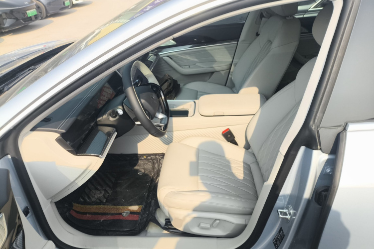 哪吒汽车 哪吒S猎装 2025 汽车图片 #19