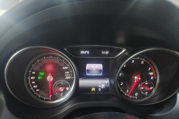 Mercedes-Benz GLA Class 2018 car image #19