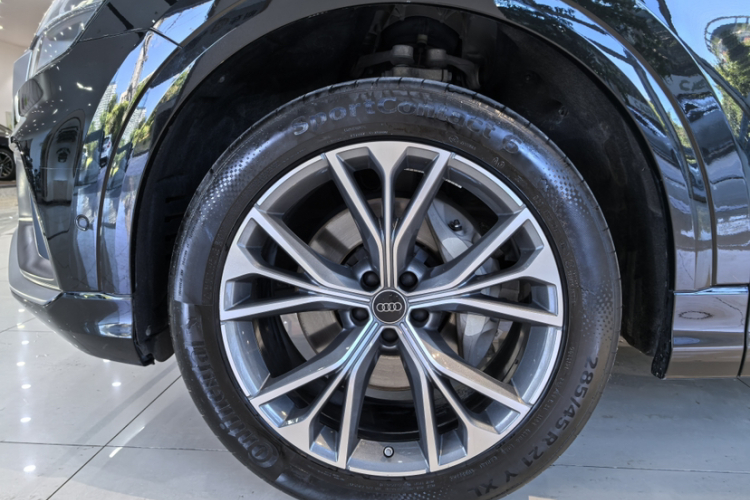 Audi Q8 2024 car image #19