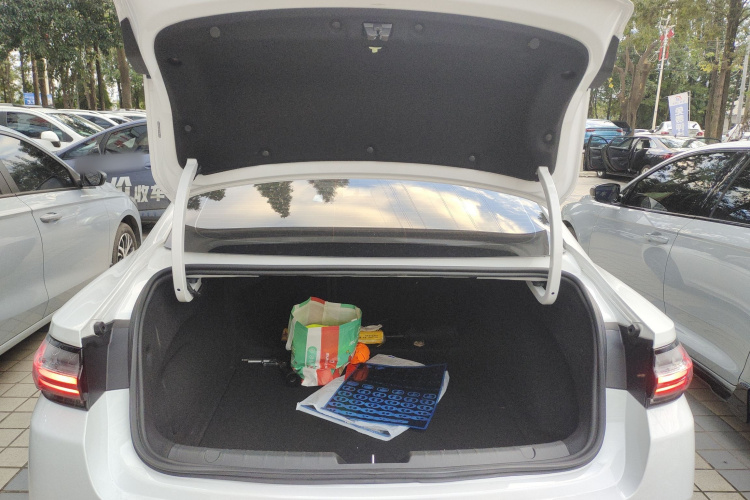 GEELY PrefaceL 2024 #19 GEELY PrefaceL 2024 car image #19