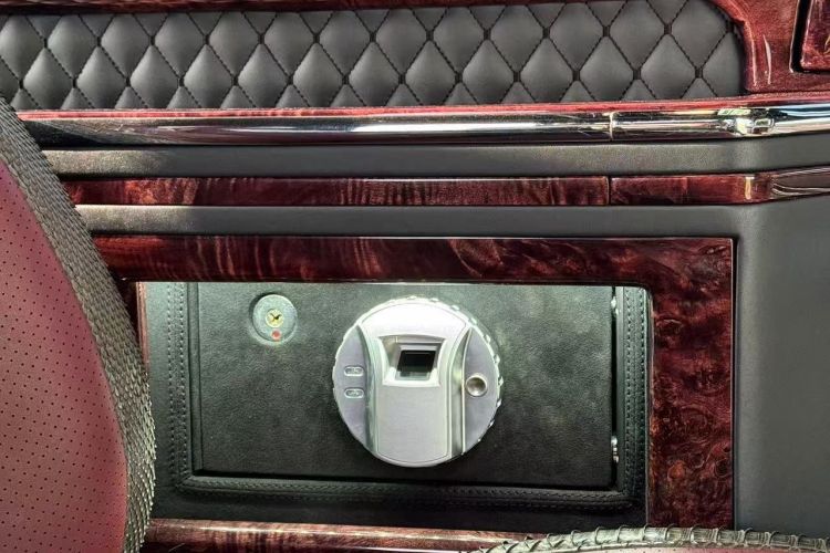 Volkswagen Caravelle 2017 car image #19