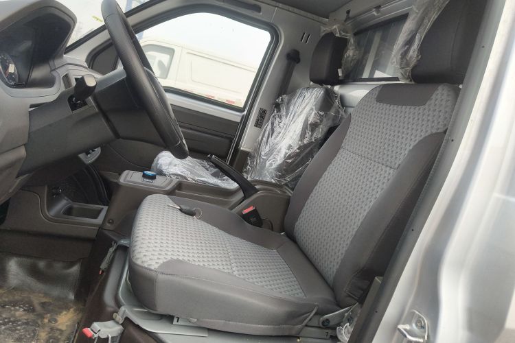 五菱汽车 五菱荣光新卡EV 2025 #19 五菱汽车 五菱荣光新卡EV 2025 汽车图片 #19