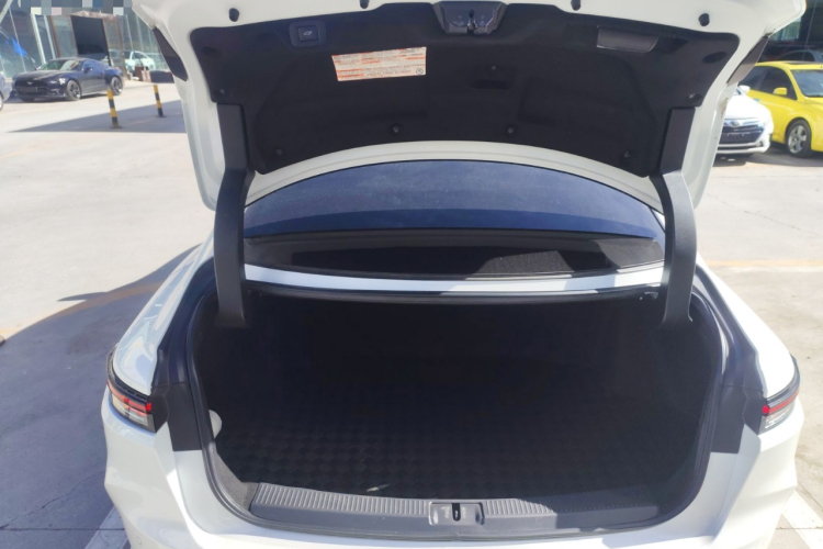 Toyota Crown 2024 immagine di auto #19