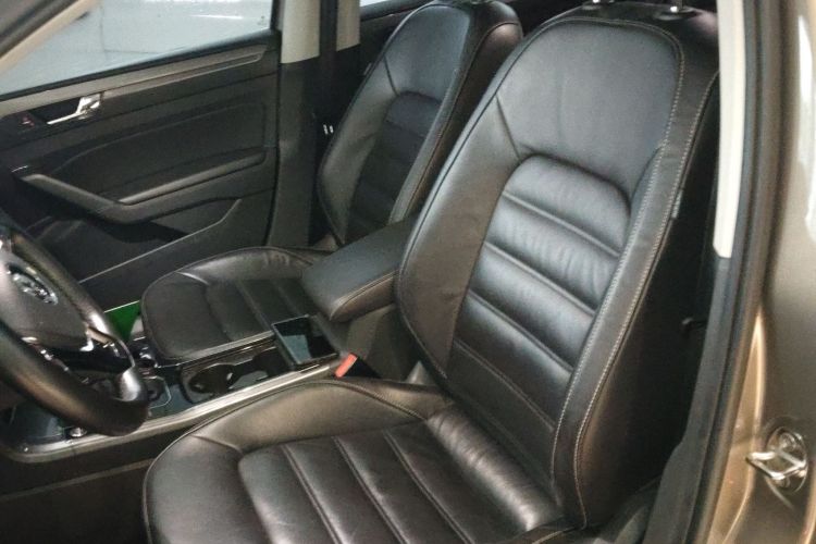 Volkswagen Passat 2017 car image #19