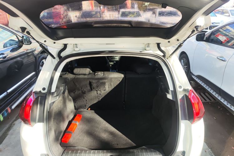 Peugeot 2008 2018 image de voiture #19