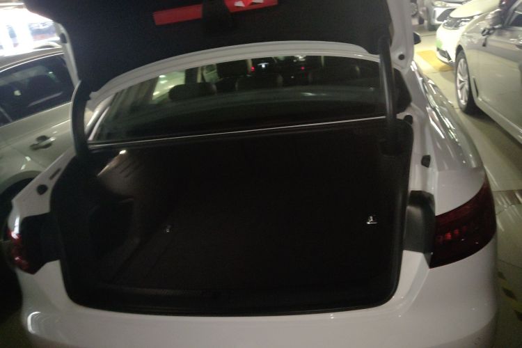 Audi A4 2017 car image #19