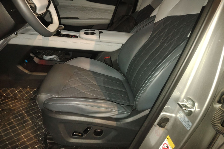 Changan UNI-Z PHEV 2024 #19 Changan UNI-Z PHEV 2024 صورة سيارة #19