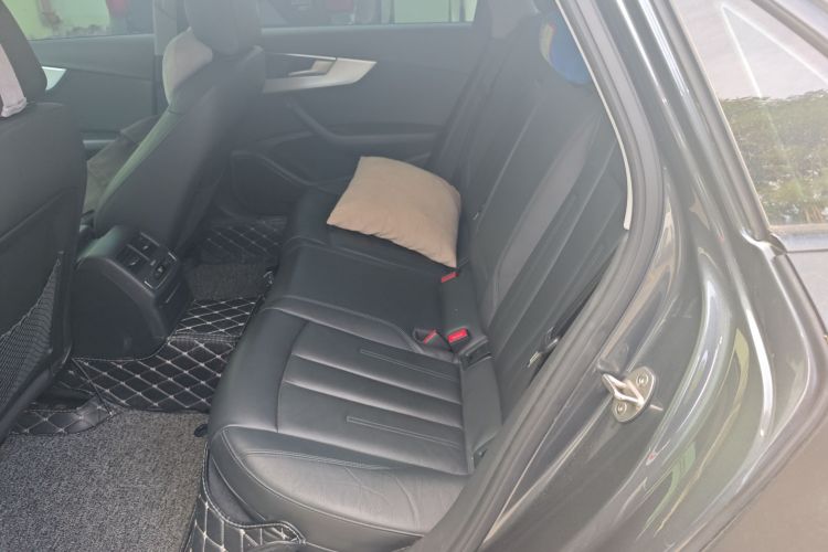 Audi A4L 2019 car image #19
