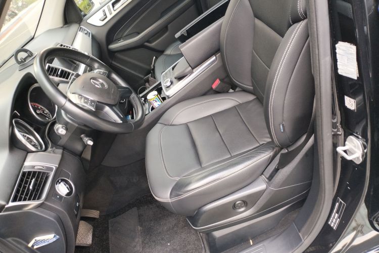 Mercedes-Benz M Class 2015 car image #19