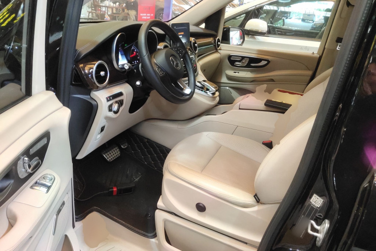 Mercedes-Benz V Class 2020 immagine di auto #19