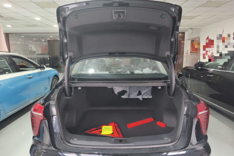 HongQi H5 PHEV 2025 #19 HongQi H5 PHEV 2025 car image #19