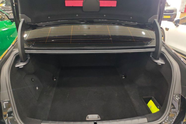 BMW i7 M70L 2024 car image #19