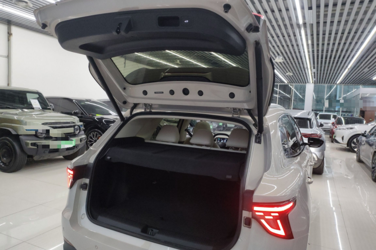 MG ES5 2024 car image #19