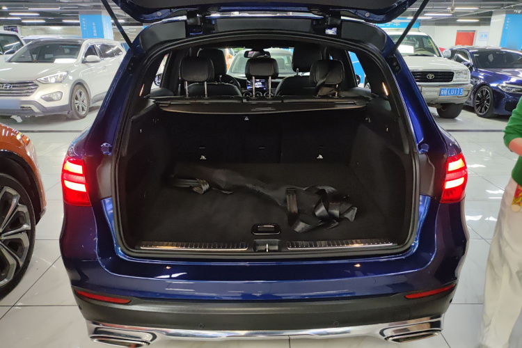 Mercedes-Benz GLC Class 2016 car image #19