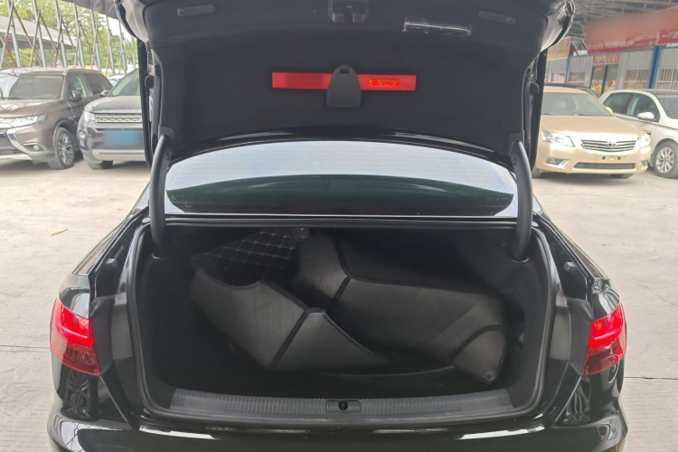 Audi A4 2021 immagine di auto #19