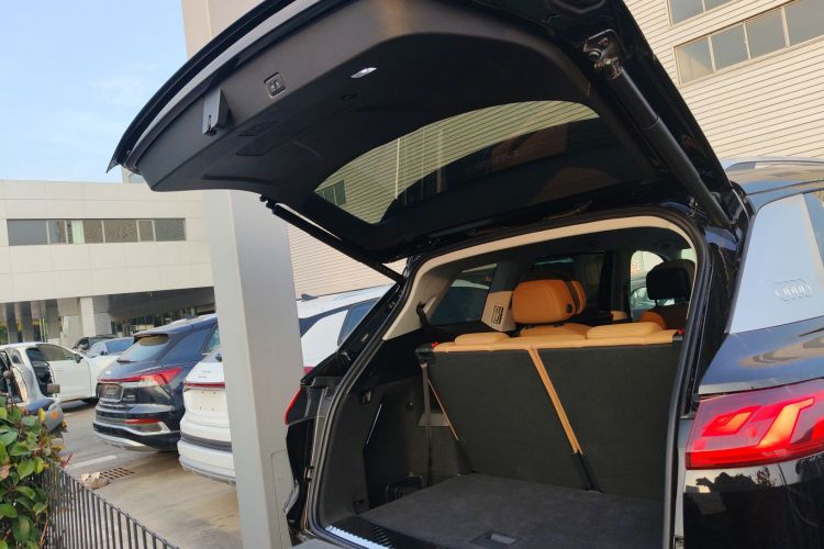 Audi Q6 2024 صورة سيارة #19