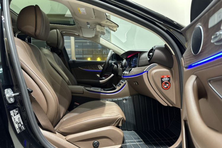 Mercedes-Benz E Class New Energy 2020 car image #19