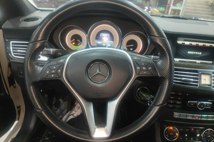 Mercedes-Benz CLS Class 2014 car image #19