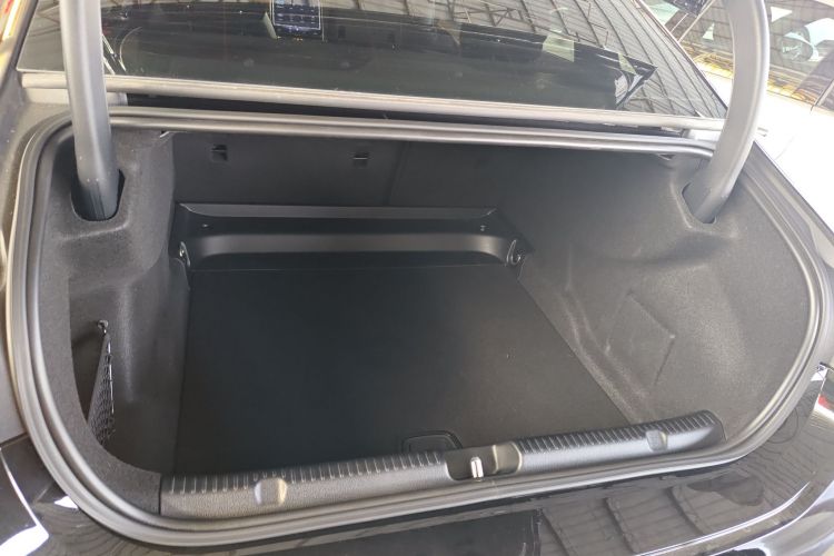 Mercedes-Benz EQE Class 2024 car image #19