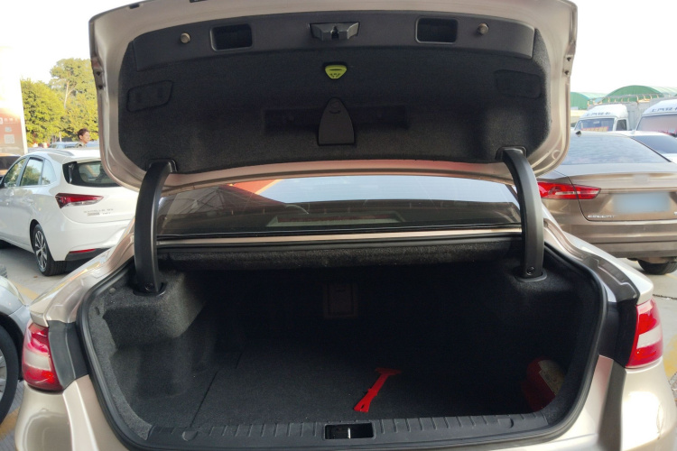 GEELY Ulion 2015 immagine di auto #19