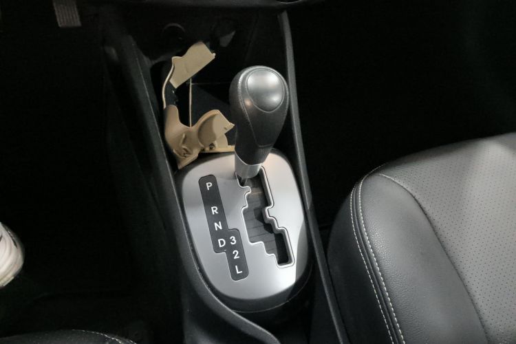 Kia K2 2016 car image #19