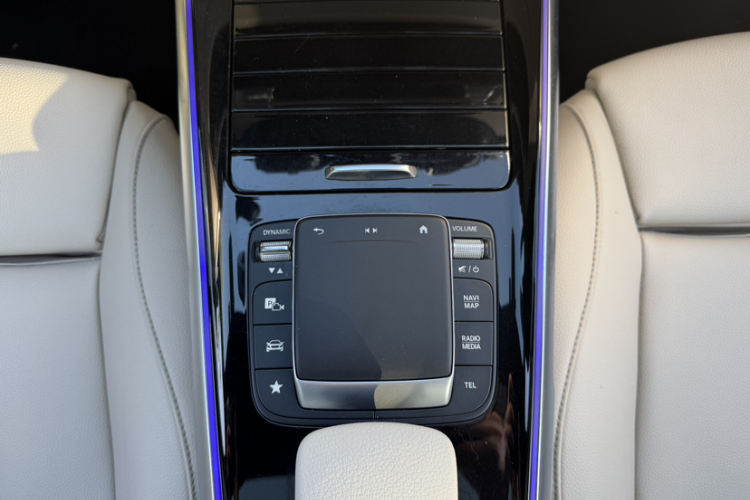 Mercedes-Benz EQB Class 2023 immagine di auto #19