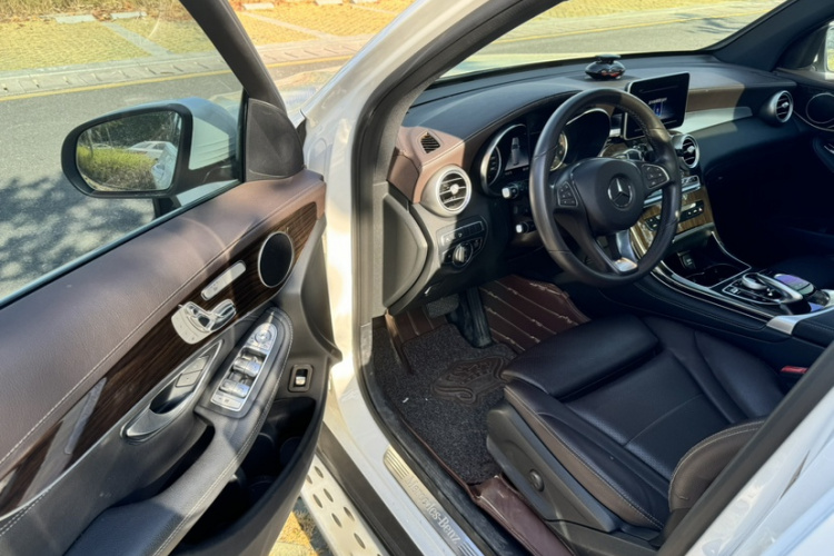 Mercedes-Benz GLC Class 2019 #19 Mercedes-Benz GLC Class 2019 car image #19