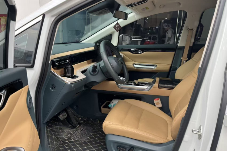 GAC Trumpchi E8 New Energy 2024 car image #19