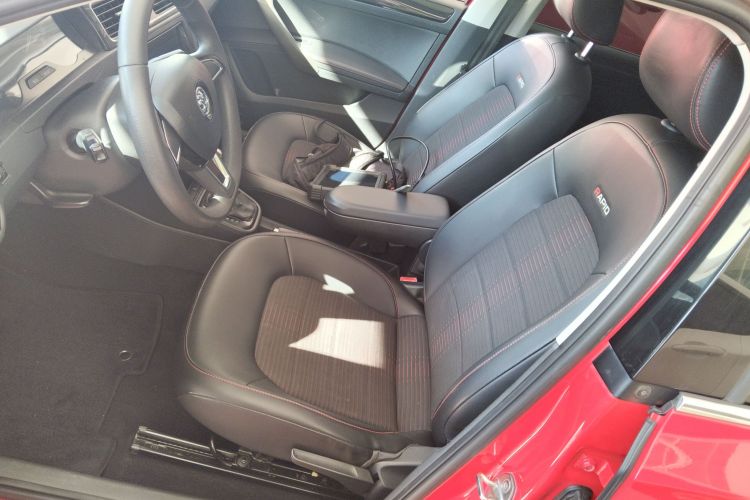 Skoda Rapid Spaceback 2016 immagine di auto #19