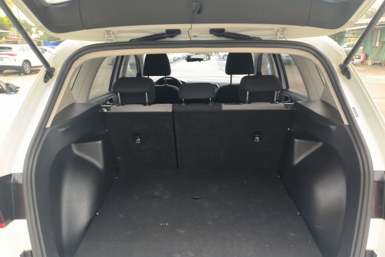 VS5 2023 car image #19