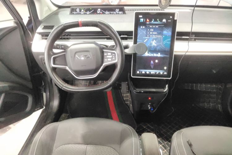 哪吒汽车 哪吒V 2021 汽车图片 #19