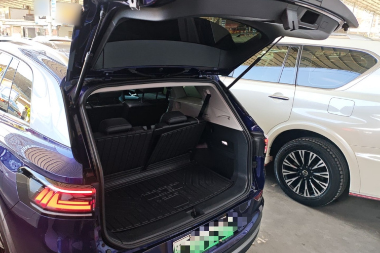 Volkswagen ID.6 X 2022 immagine di auto #19